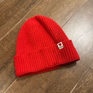 fjallraven red toque UNISEX